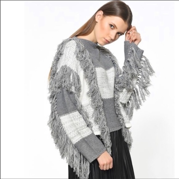 Moon River Colorblock Gray and White Fringe Sweater Size Small - Picture 12 of 14